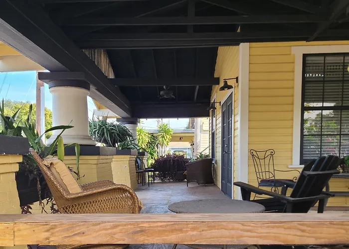 Palm Villa Hostel Tampa